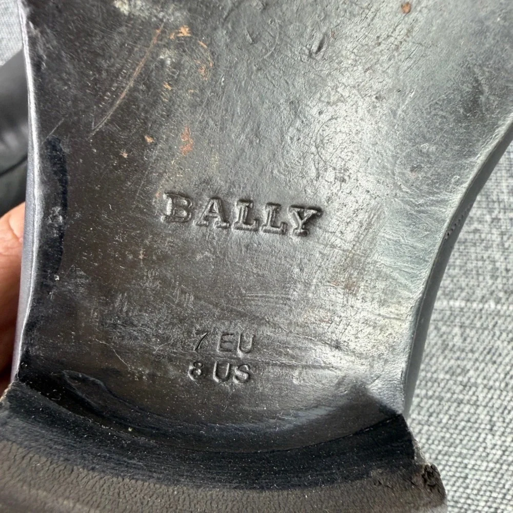 Bally peeling present